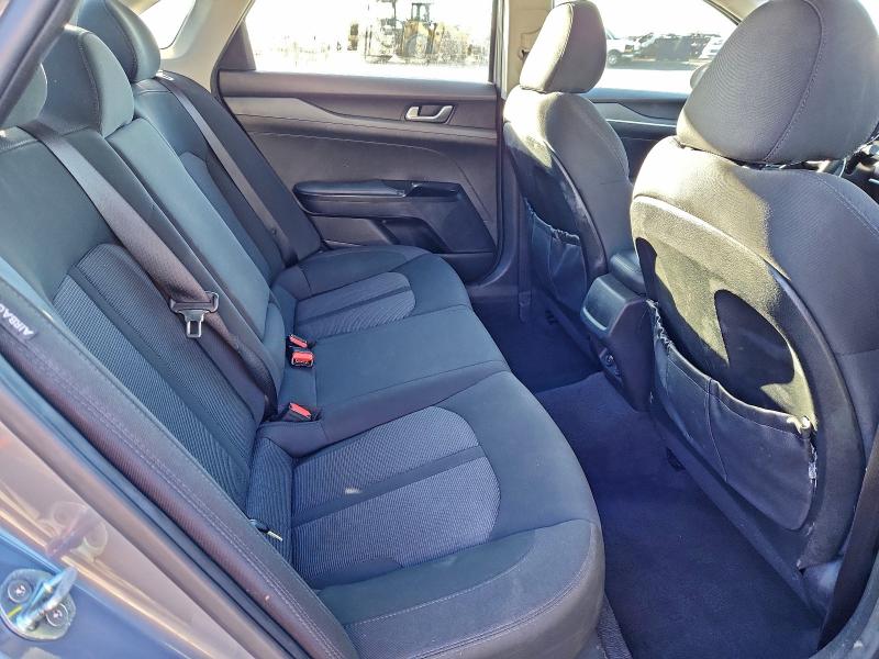 Фото 10 - KIA K5