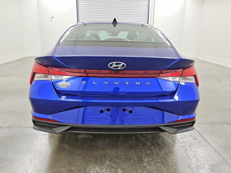 Фото 6 - HYUNDAI ELANTRA