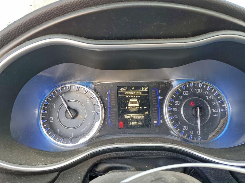 Фото 9 - CHRYSLER 200