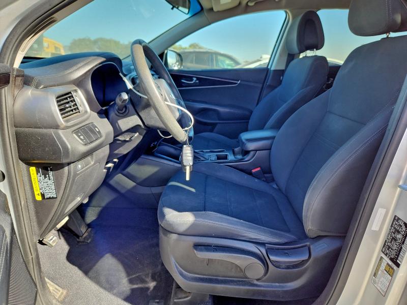 Фото 7 - KIA SORENTO