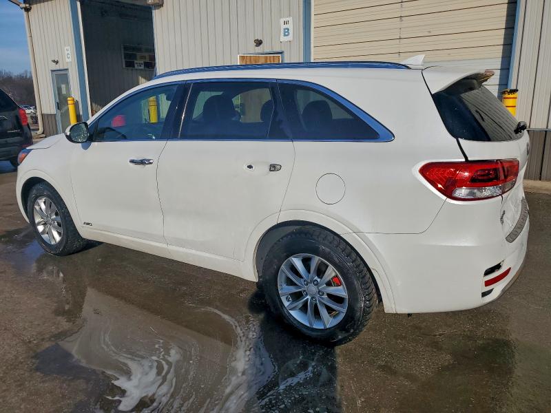 Фото 2 - KIA SORENTO