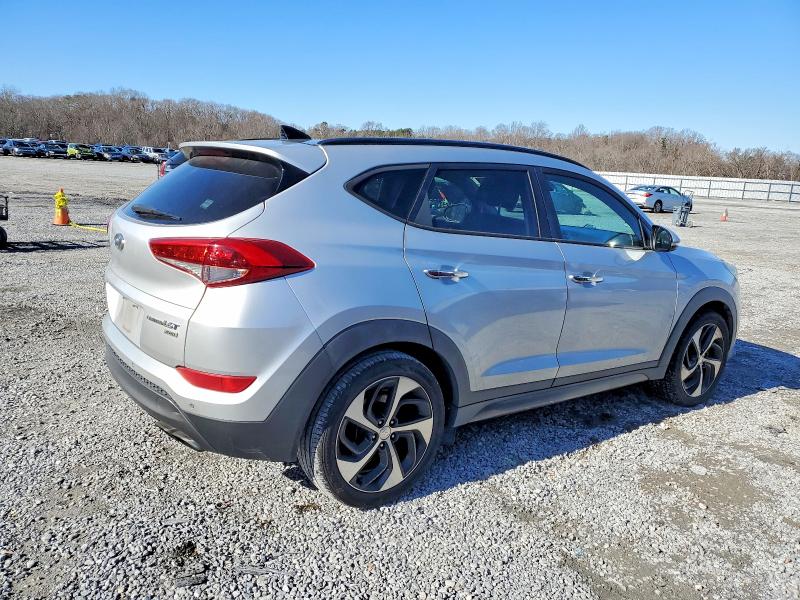 Фото 3 - HYUNDAI TUCSON