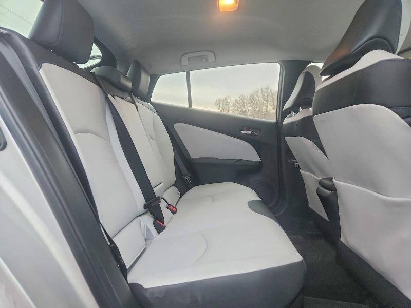 Фото 10 - TOYOTA PRIUS