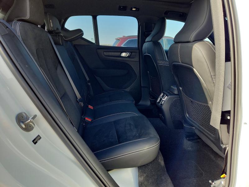 Фото 10 - VOLVO XC40