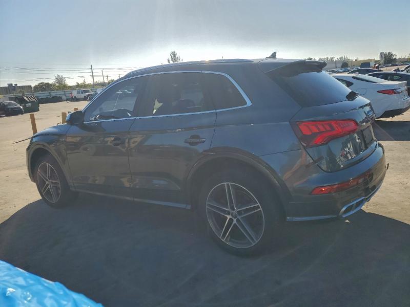 Фото 2 - AUDI SQ5