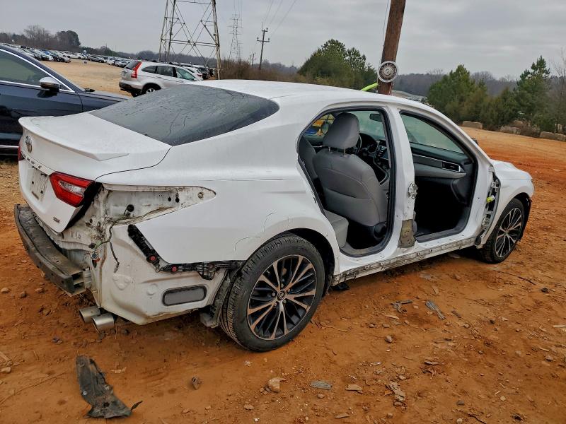 Фото 3 - TOYOTA CAMRY