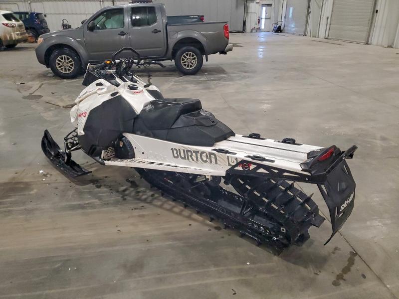 SKI-DOO SNOWMOBILE 2016