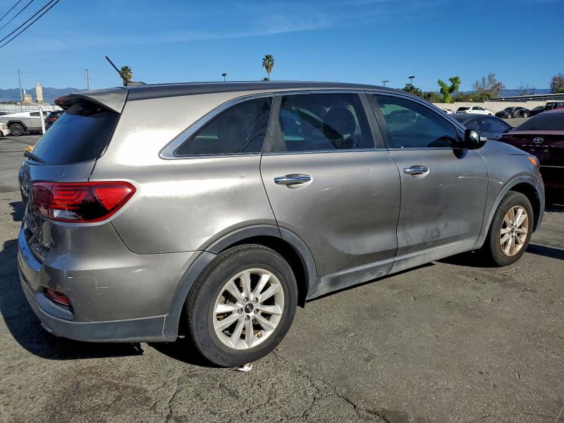 Фото 3 - KIA SORENTO