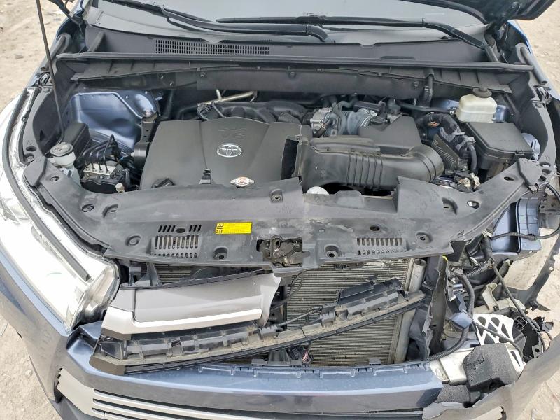 Фото 12 - TOYOTA HIGHLANDER