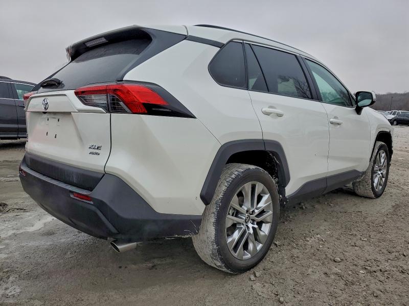 Фото 3 - TOYOTA RAV4