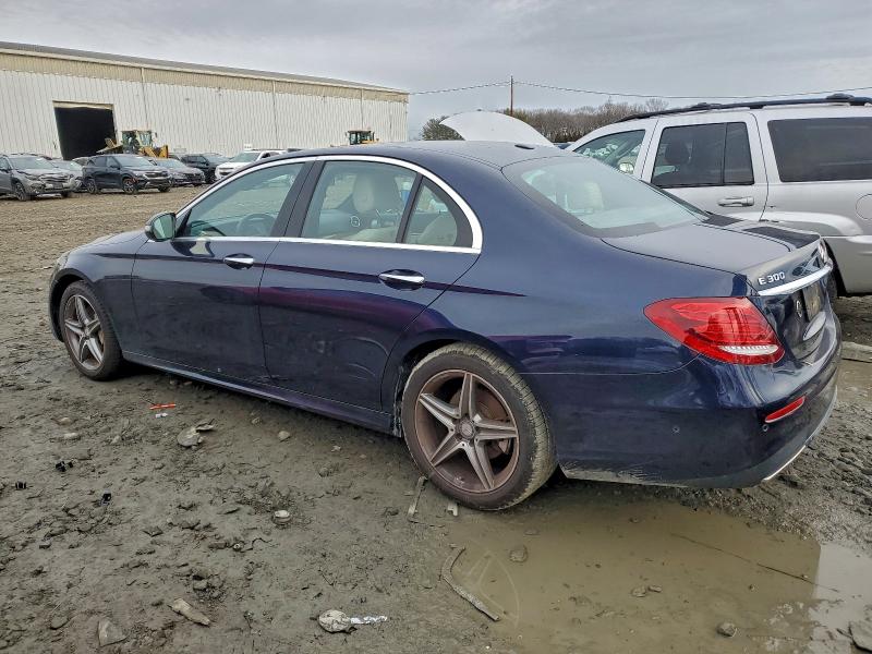 Фото 2 - MERCEDES-BENZ E-CLASS