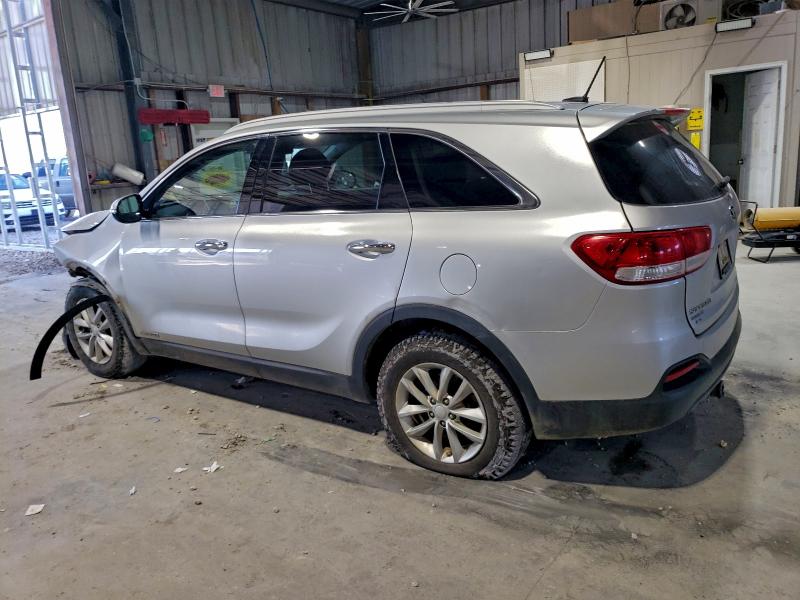 Фото 2 - KIA SORENTO