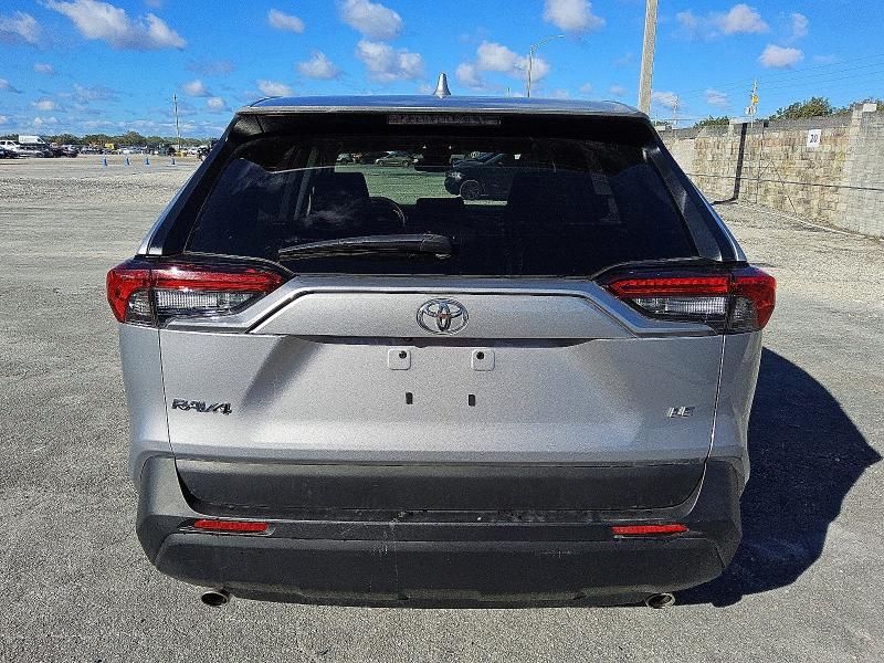 Фото 6 - TOYOTA RAV4