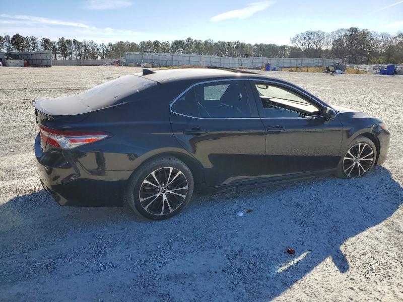 Фото 3 - TOYOTA CAMRY