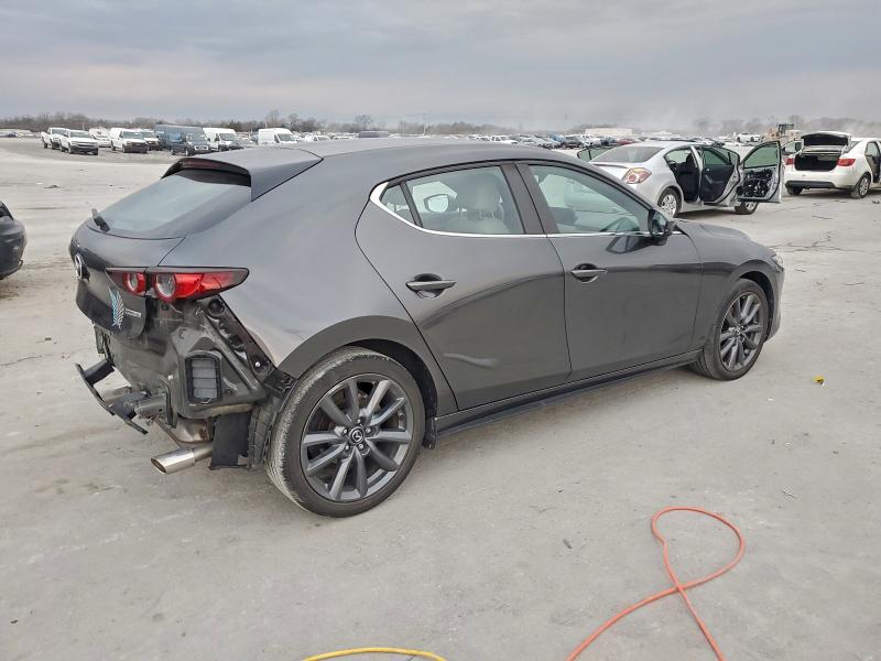 Фото 3 - MAZDA 3