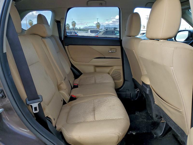 Фото 11 - MITSUBISHI OUTLANDER