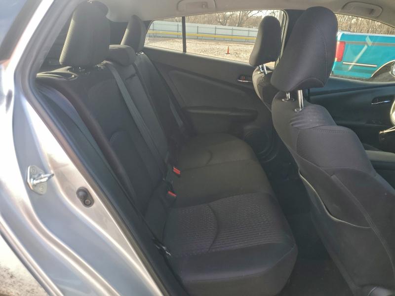 Фото 10 - TOYOTA PRIUS