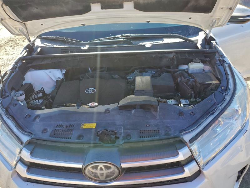 Фото 12 - TOYOTA HIGHLANDER