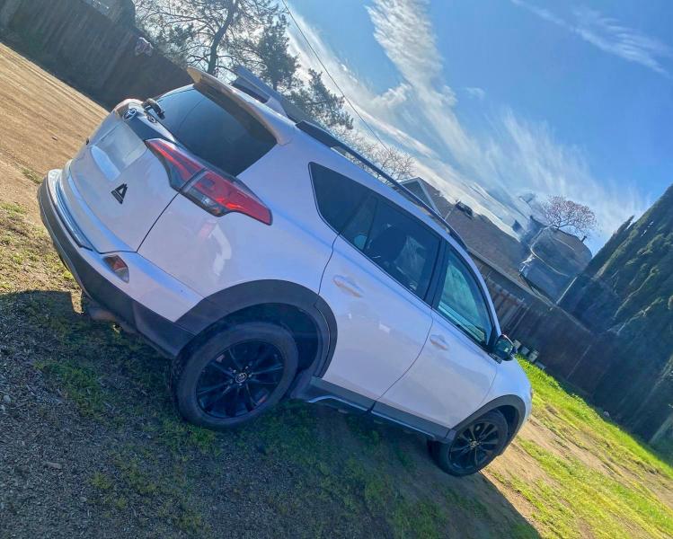 Фото 4 - TOYOTA RAV4