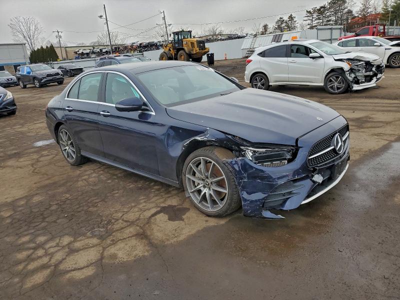 Фото 4 - MERCEDES-BENZ E-CLASS