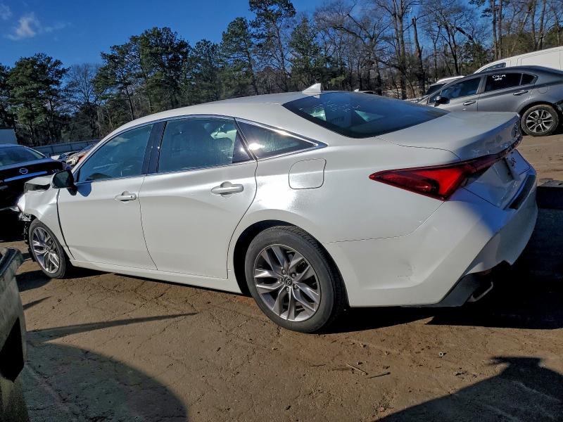 Фото 2 - TOYOTA AVALON