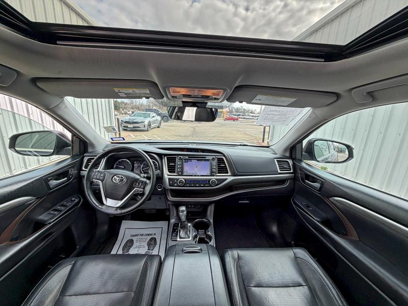 Фото 9 - TOYOTA HIGHLANDER