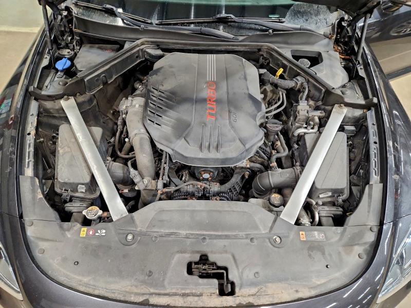 Фото 11 - KIA STINGER