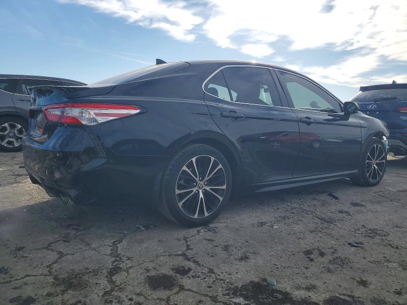 Фото 3 - TOYOTA CAMRY