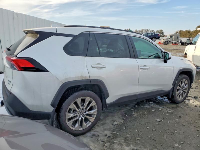 Фото 3 - TOYOTA RAV4