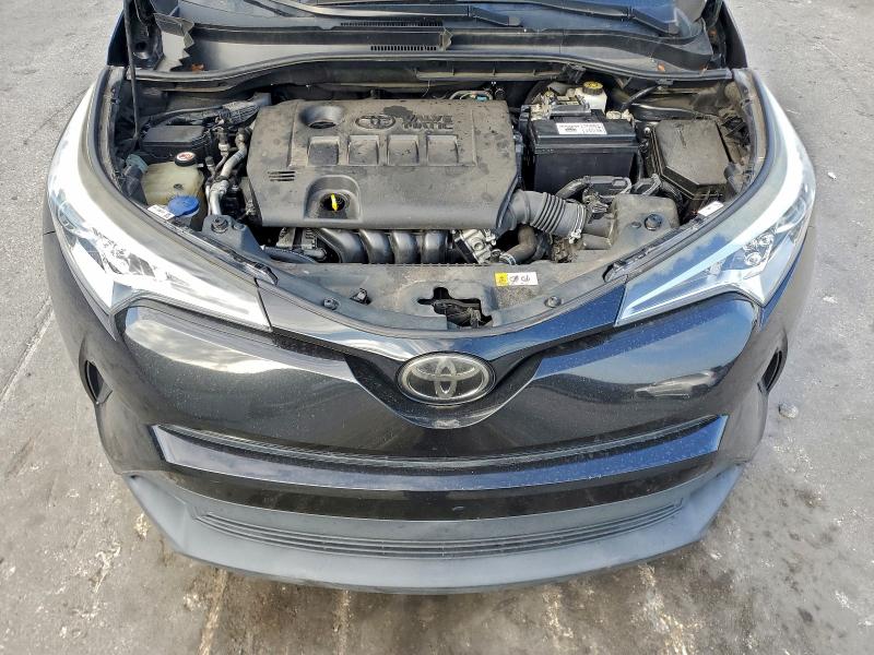 Фото 12 - TOYOTA C-HR