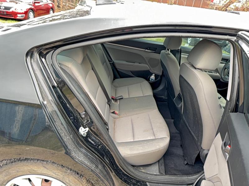 Фото 6 - HYUNDAI ELANTRA