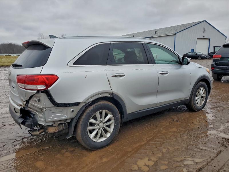 Фото 3 - KIA SORENTO