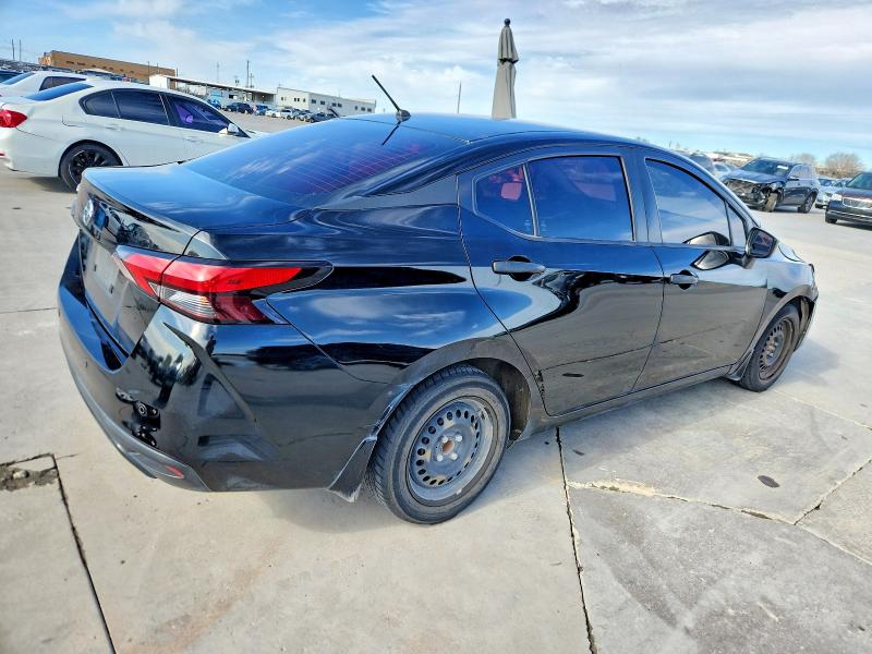 Фото 3 - NISSAN VERSA