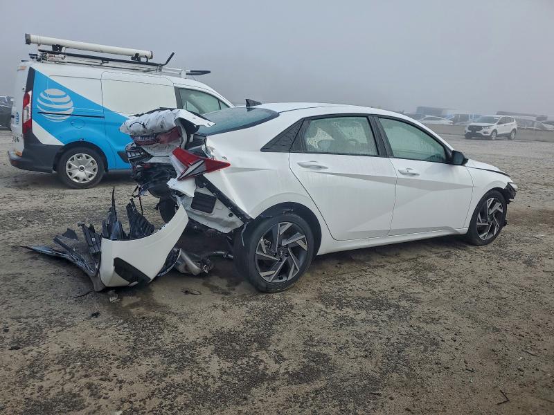 Фото 3 - HYUNDAI ELANTRA