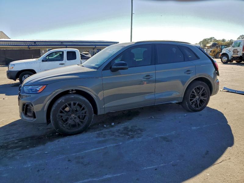 Фото 1 - AUDI SQ5