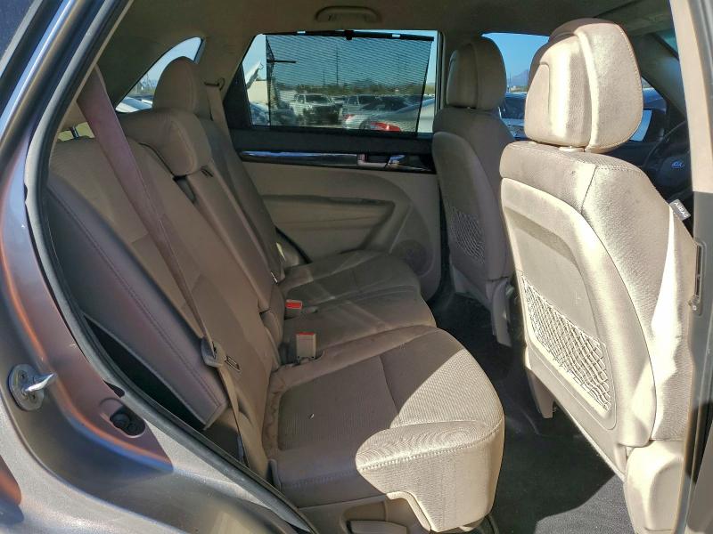 Фото 10 - KIA SORENTO