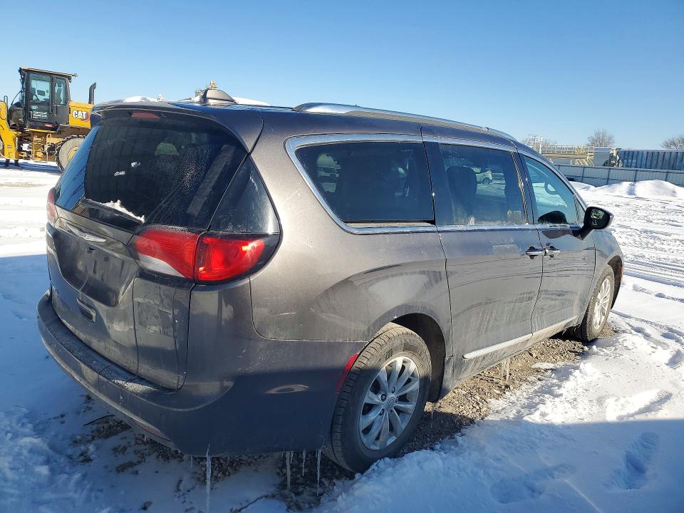 Фото 3 - CHRYSLER PACIFICA