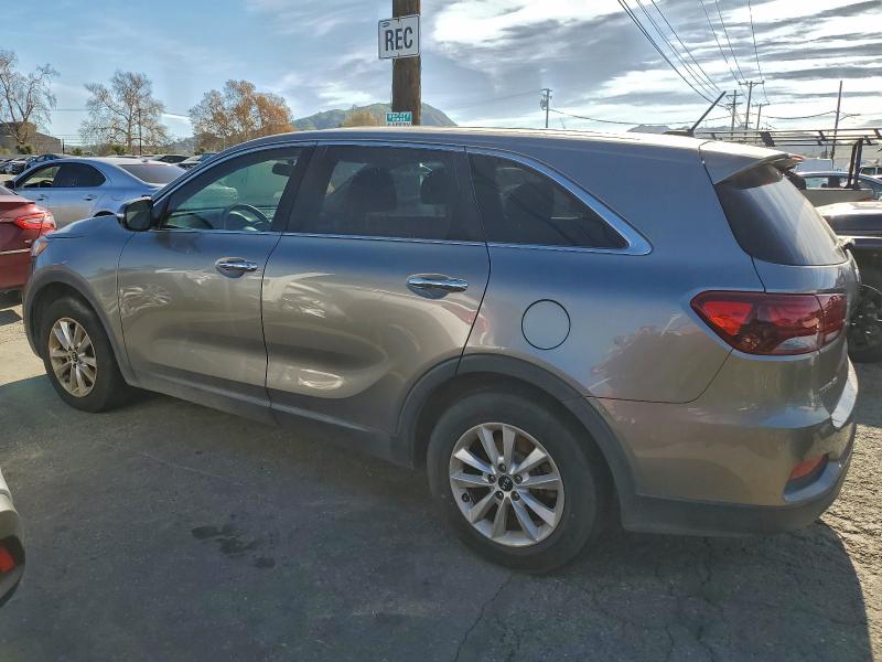 Фото 2 - KIA SORENTO