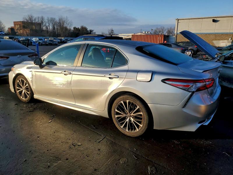 Фото 2 - TOYOTA CAMRY