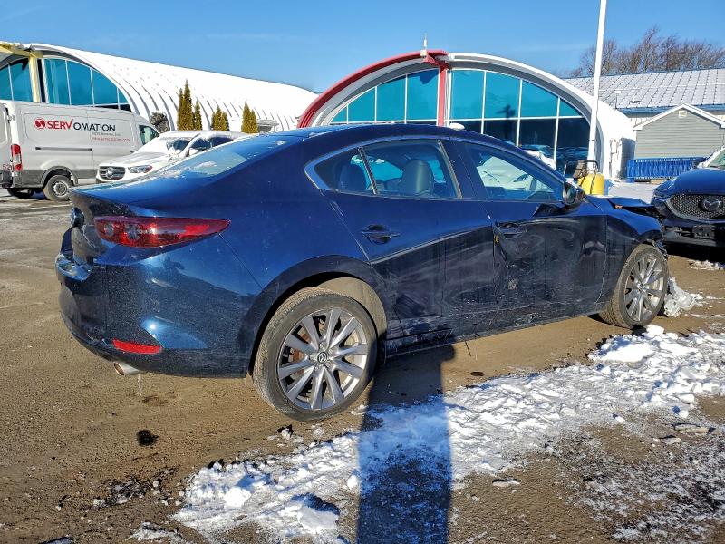 Фото 3 - MAZDA 3