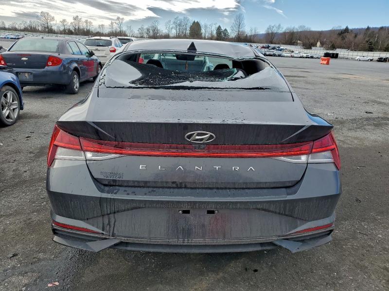 Фото 6 - HYUNDAI ELANTRA