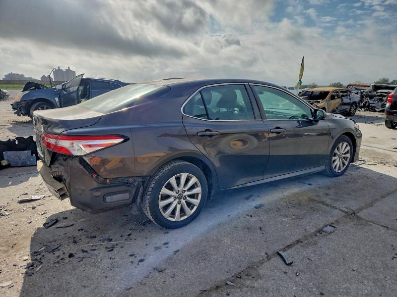 Фото 3 - TOYOTA CAMRY