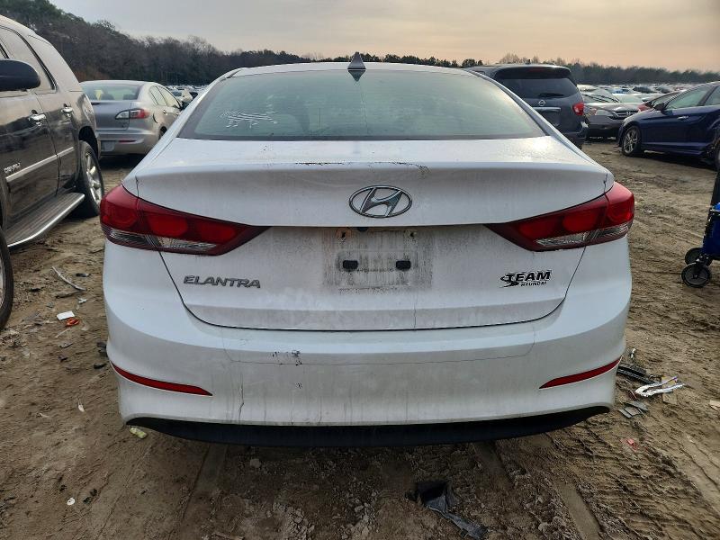 Фото 6 - HYUNDAI ELANTRA