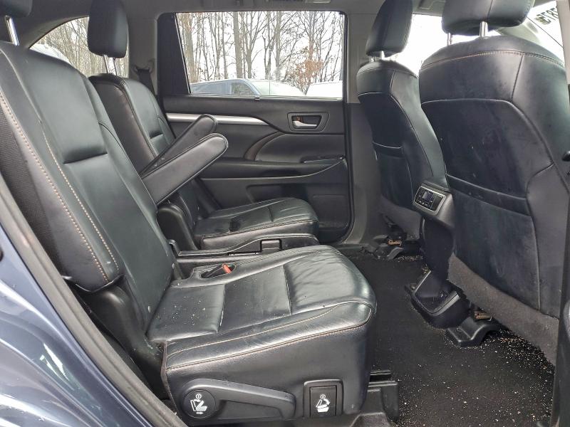 Фото 11 - TOYOTA HIGHLANDER