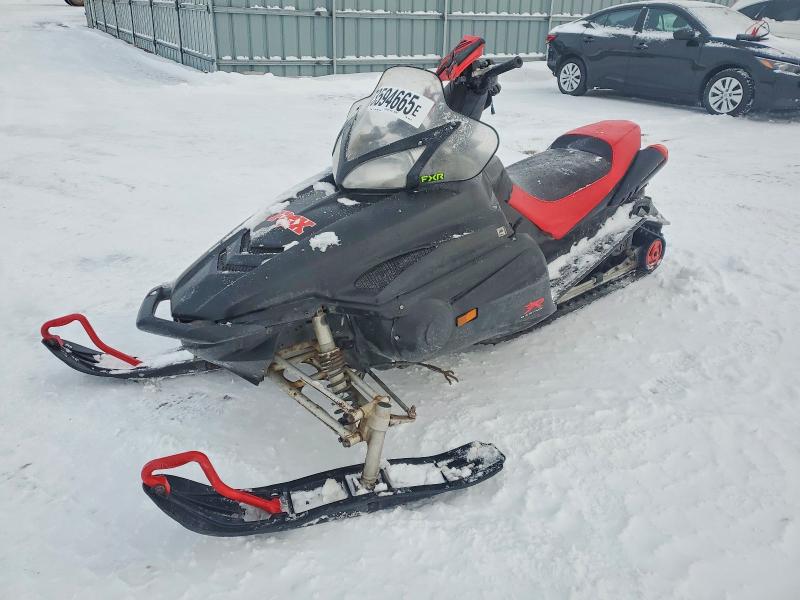 YAMAHA SNOWMOBILE 2003