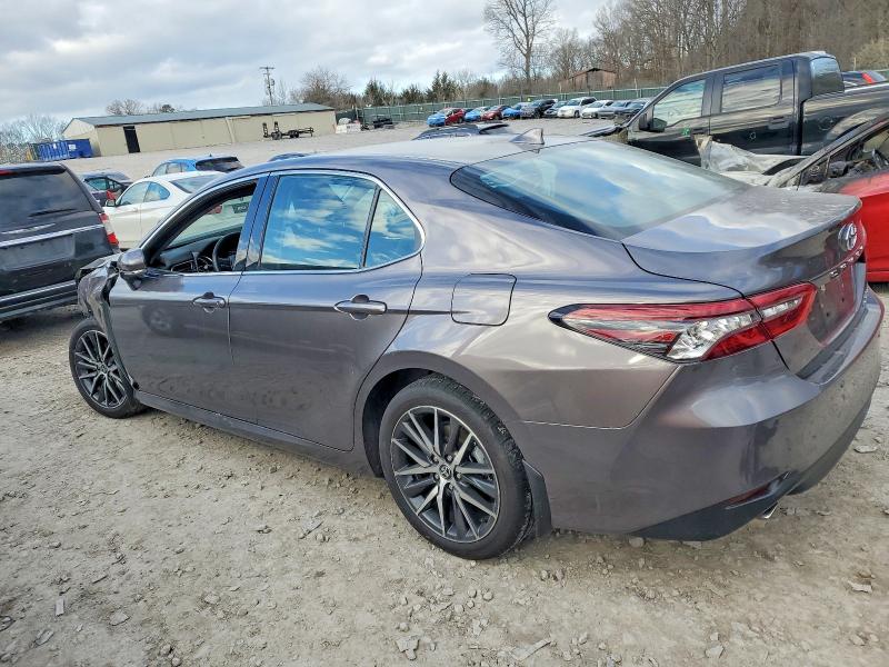 Фото 2 - TOYOTA CAMRY