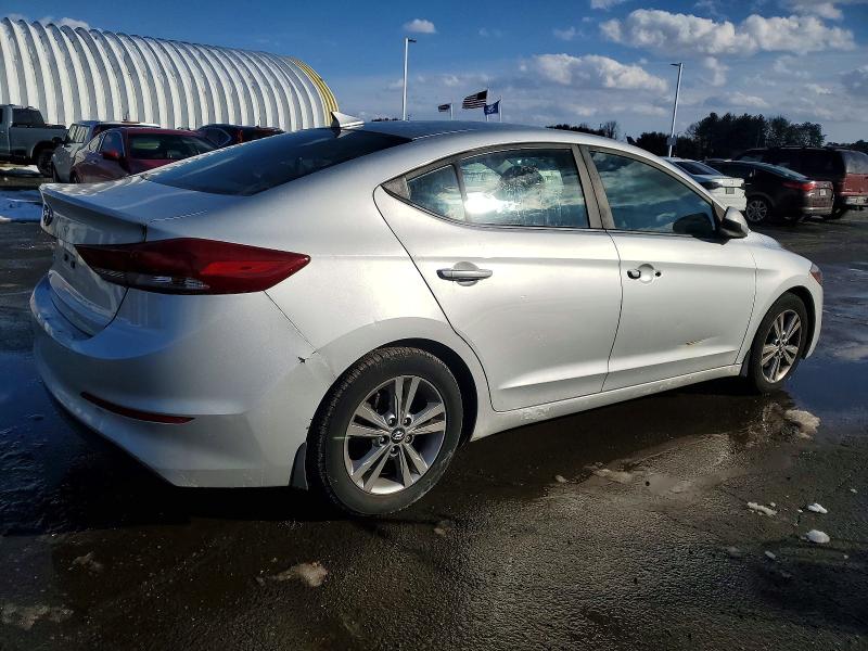Фото 3 - HYUNDAI ELANTRA