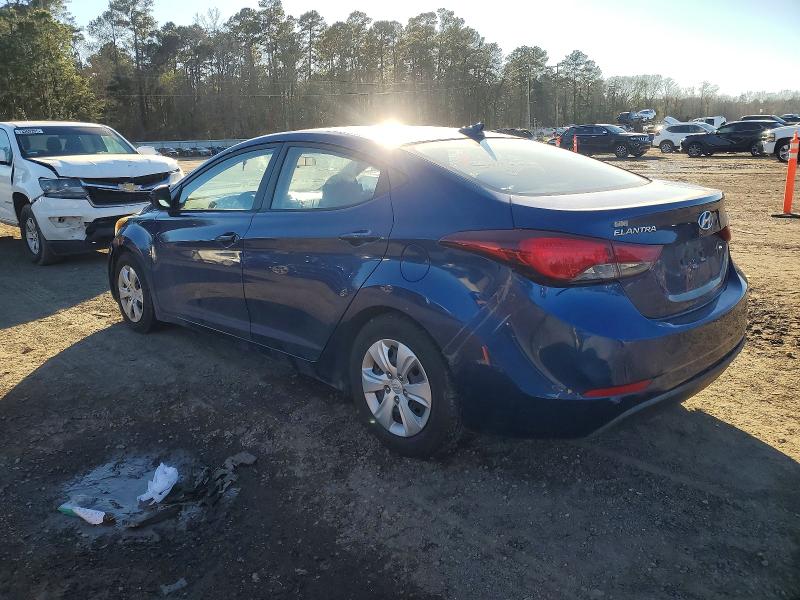 Фото 2 - HYUNDAI ELANTRA