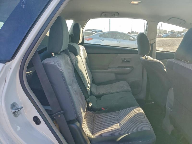 Фото 10 - TOYOTA PRIUS