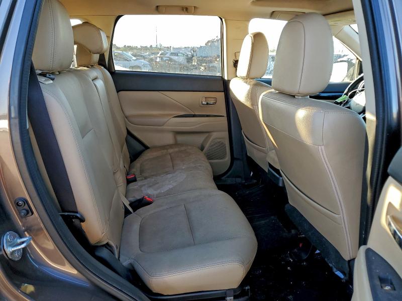 Фото 10 - MITSUBISHI OUTLANDER